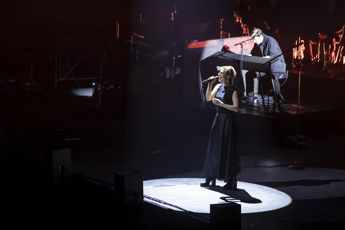 Hooverphonic @ Lotto arena, picture 11, photographed by dirk janssens - FrontView Magazine