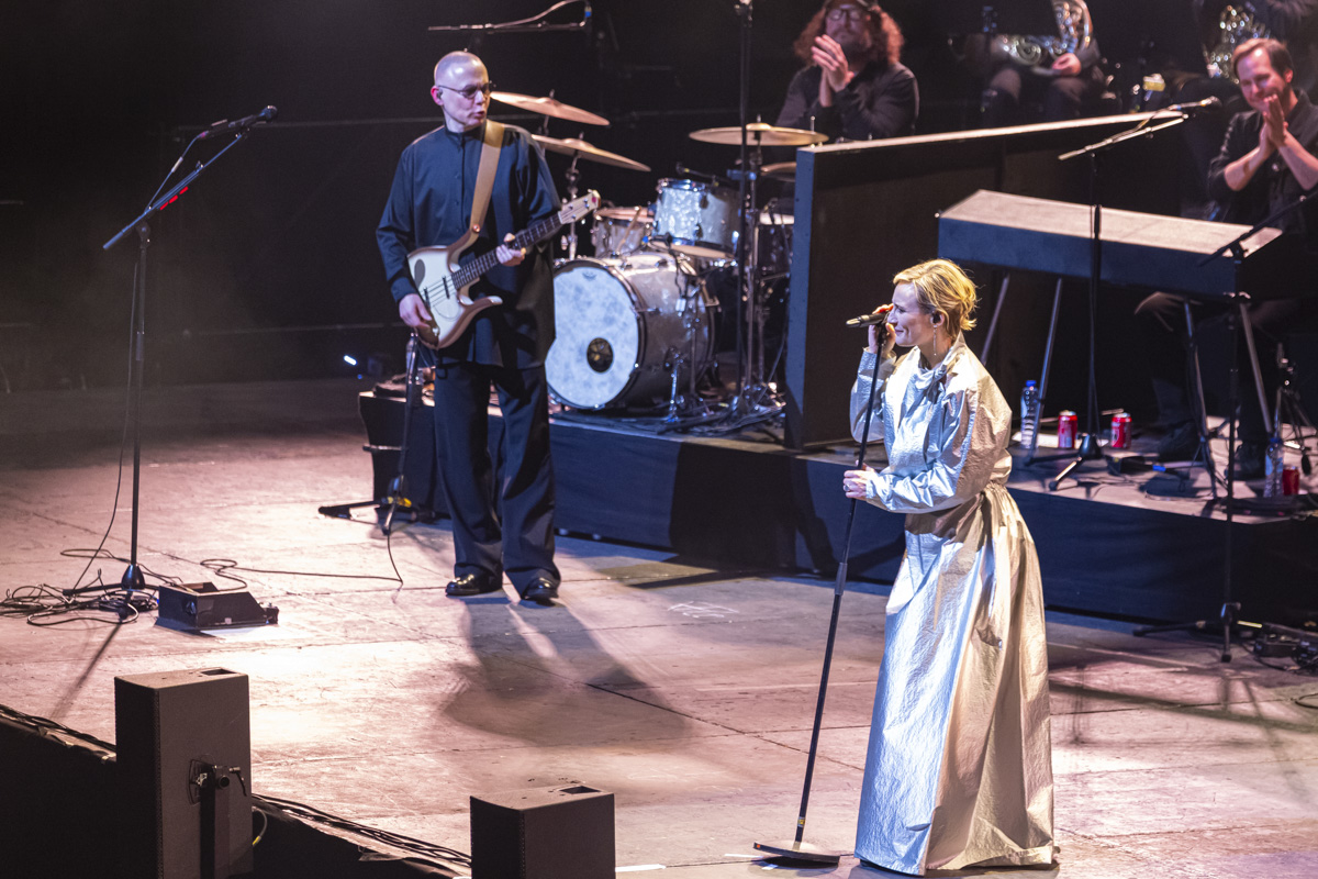 Hooverphonic @ Lotto arena, picture 19, photographed by dirk janssens - FrontView Magazine