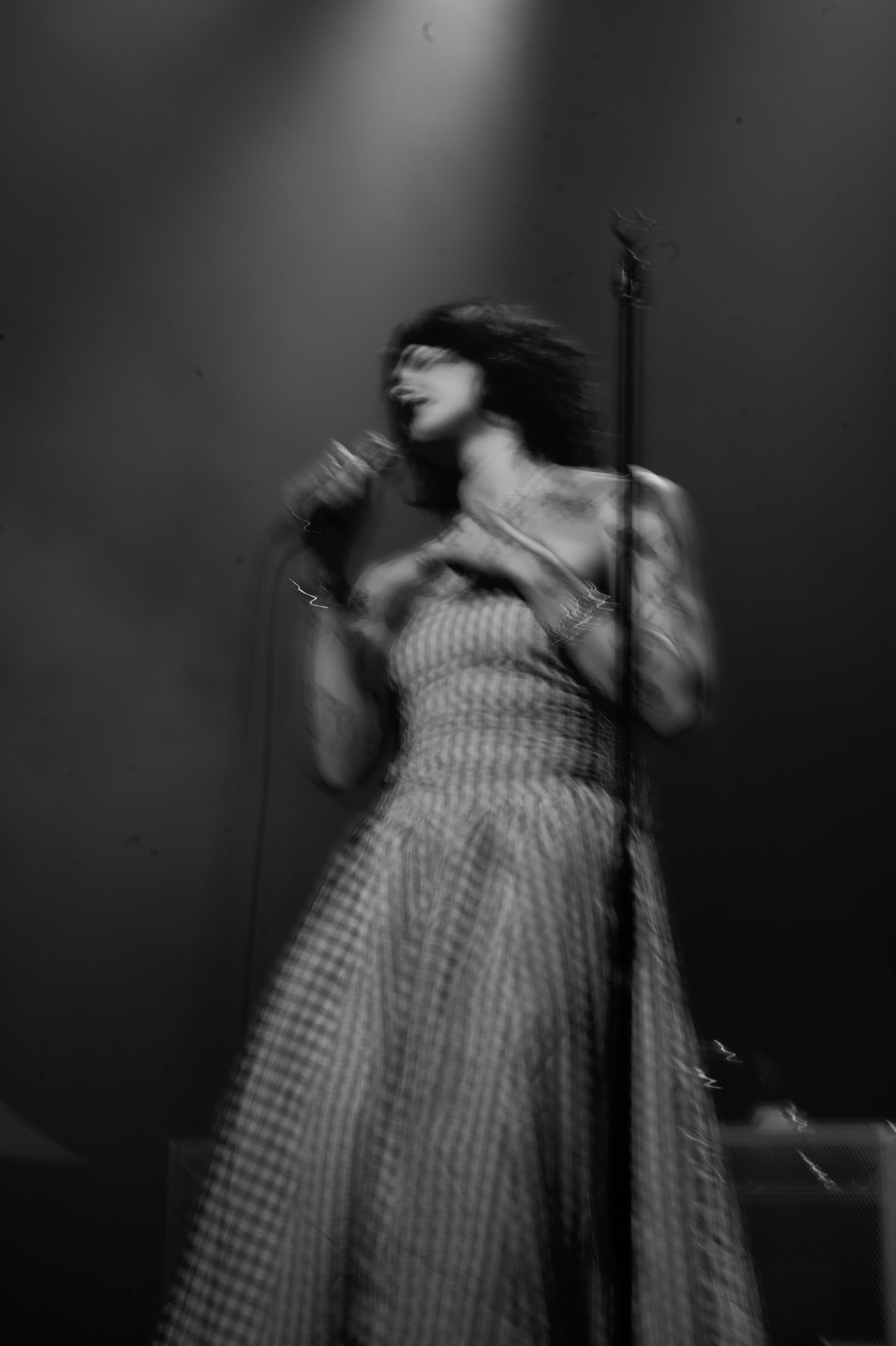 Girl In The Year Above @ De Roma, picture 4, photographed by Tine Van Daele - FrontView Magazine