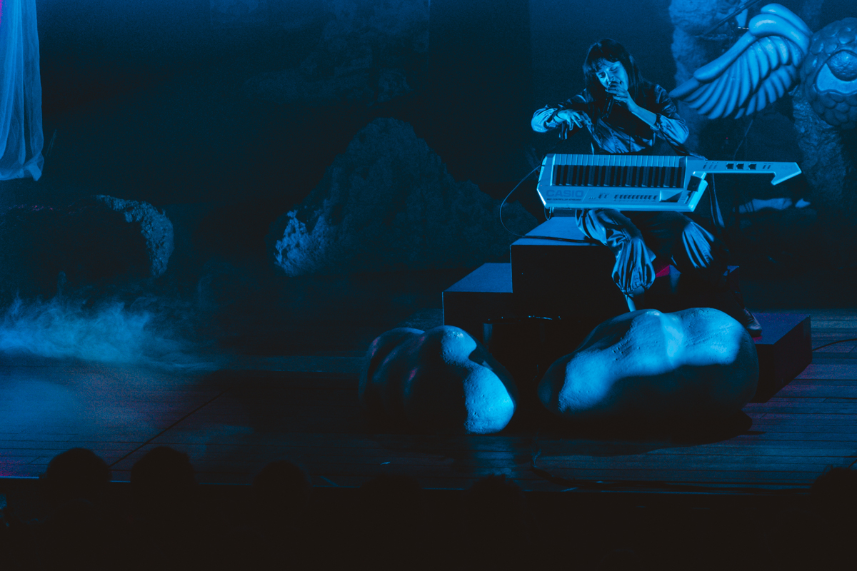 Magdalena Bay @ De Roma, picture 27, photographed by Simon Coppens - FrontView Magazine