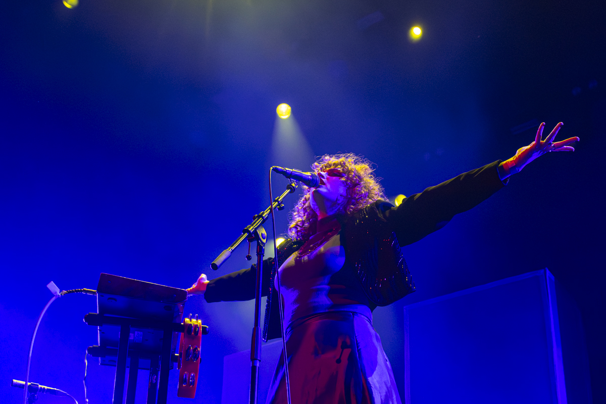 She's In Parties @ 013, foto 1, foto's door Bart Janssens - FrontView Magazine