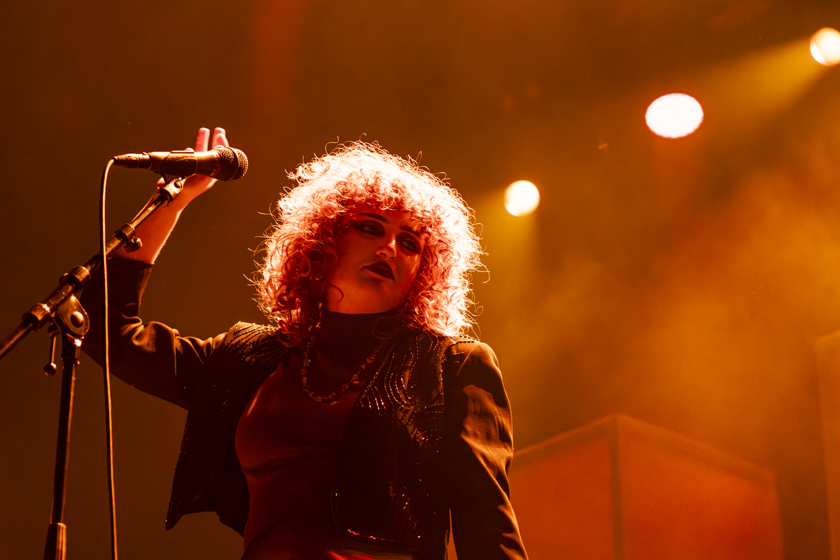 She's In Parties @ 013, foto 5, foto's door Bart Janssens - FrontView Magazine