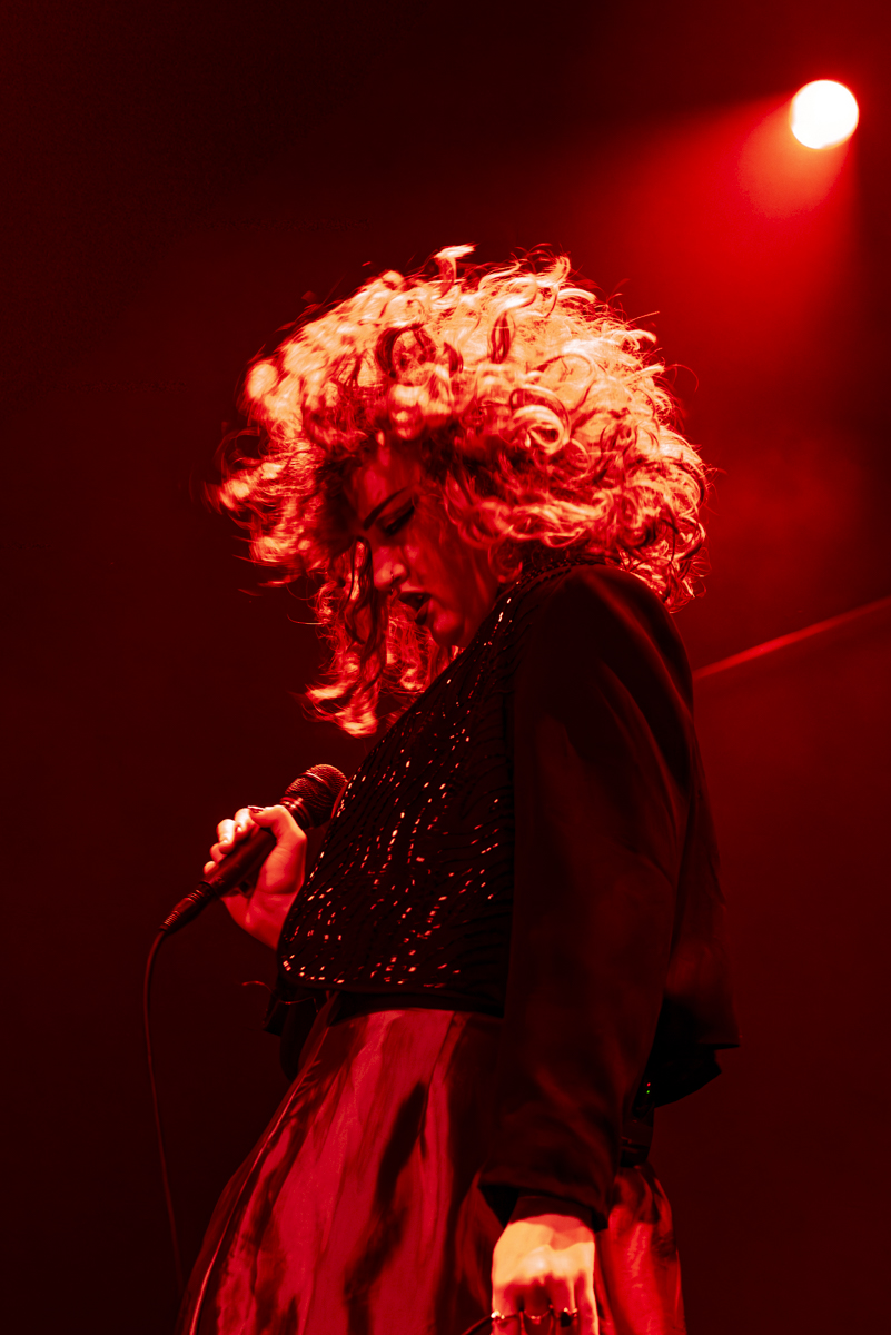 She's In Parties @ 013, foto 9, foto's door Bart Janssens - FrontView Magazine
