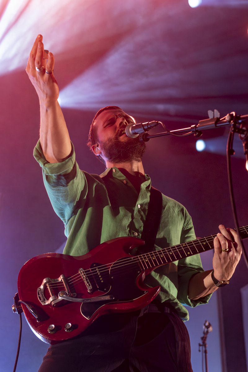 White Lies @ 013, foto 1, foto's door Bart Janssens - FrontView Magazine