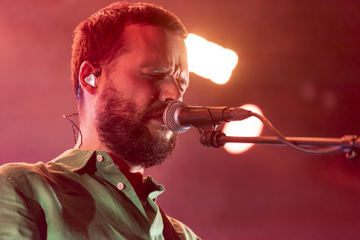White Lies @ 013, foto 3, foto's door Bart Janssens - FrontView Magazine