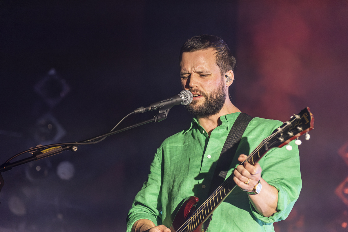 White Lies @ 013, foto 4, foto's door Bart Janssens - FrontView Magazine