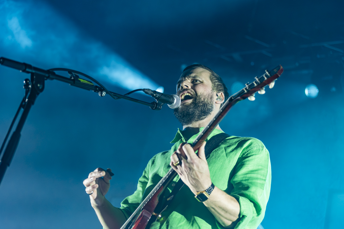 White Lies @ 013, foto 10, foto's door Bart Janssens - FrontView Magazine
