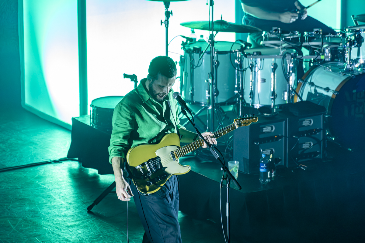 White Lies @ 013, foto 12, foto's door Bart Janssens - FrontView Magazine
