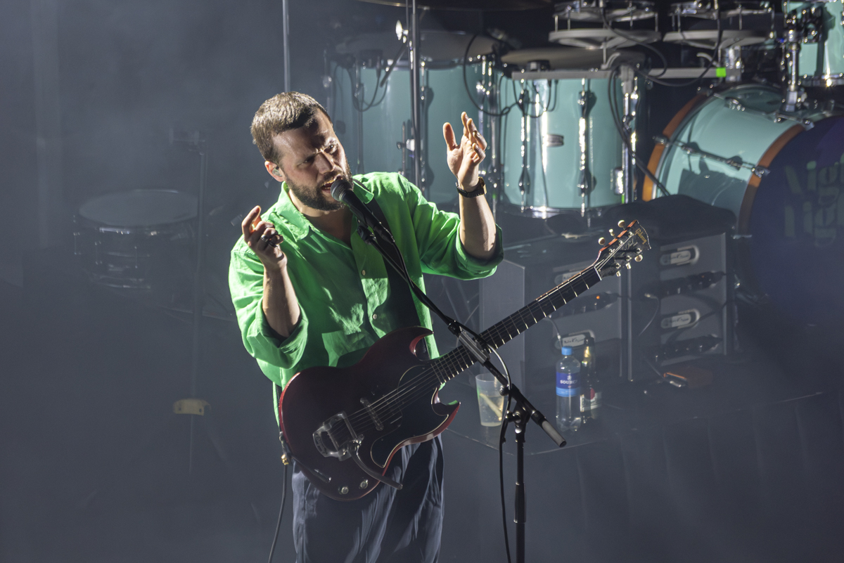 White Lies @ 013, foto 18, foto's door Bart Janssens - FrontView Magazine