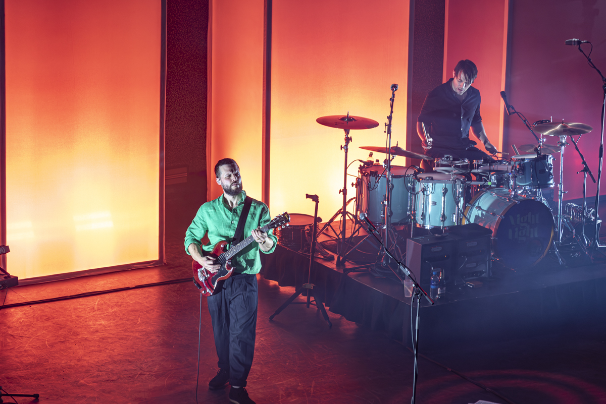 White Lies @ 013, foto 20, foto's door Bart Janssens - FrontView Magazine