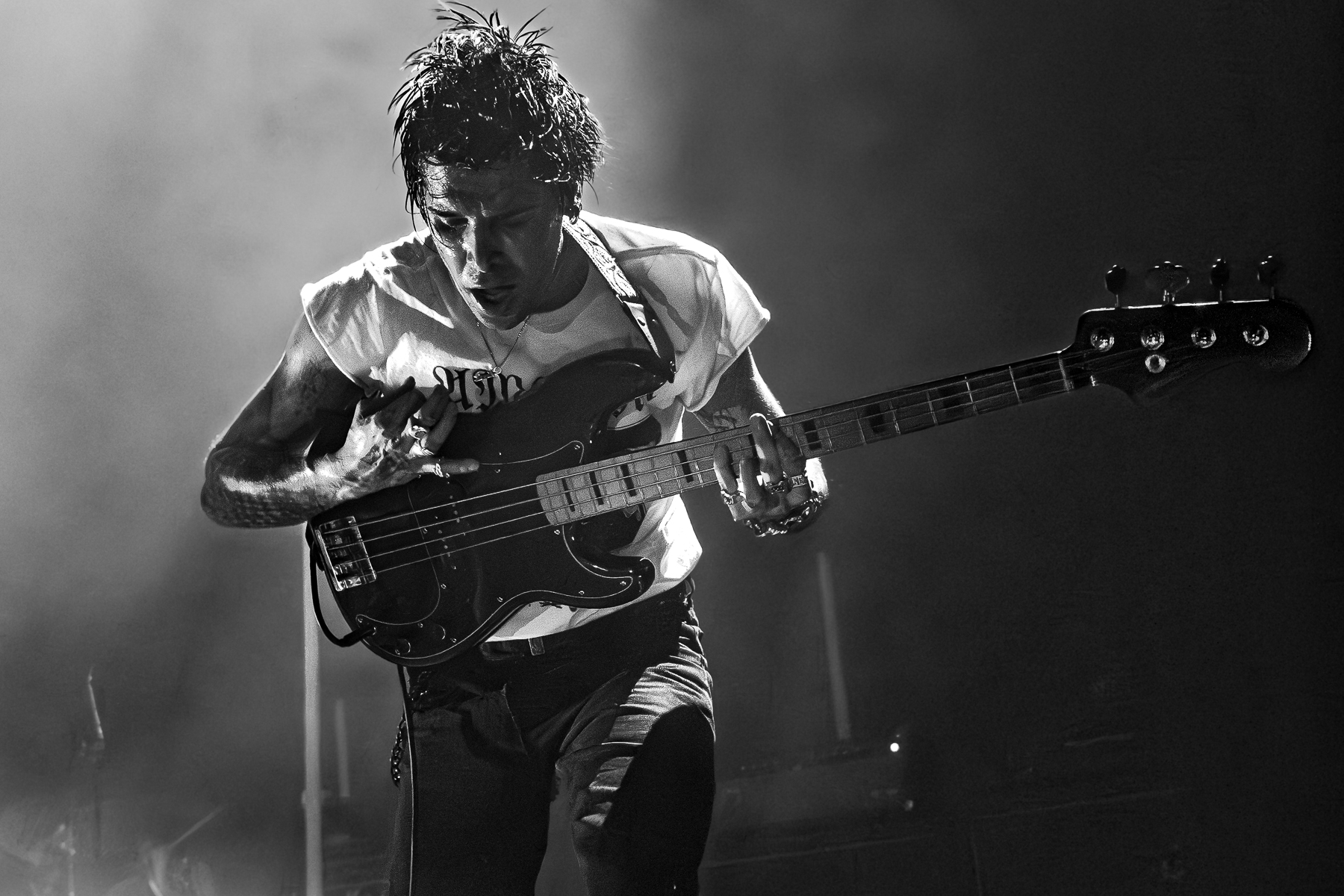SONS @ Muziekgieterij, picture 5, photographed by Anoek Houben - FrontView Magazine