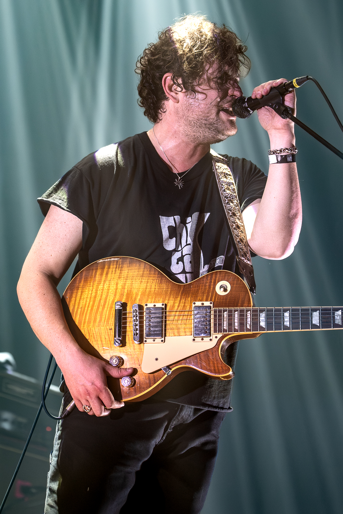SONS @ Muziekgieterij, picture 7, photographed by Anoek Houben - FrontView Magazine