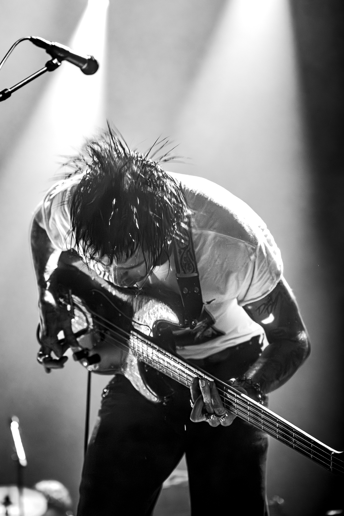 SONS @ Muziekgieterij, picture 8, photographed by Anoek Houben - FrontView Magazine