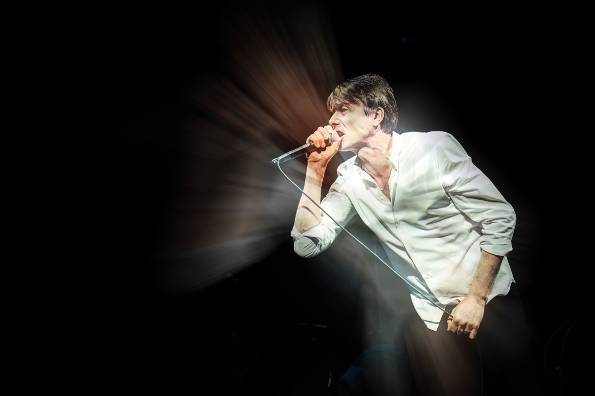 Suede @ Ancienne Belgique, picture 1, photographed by Livia Vaduva - FrontView Magazine