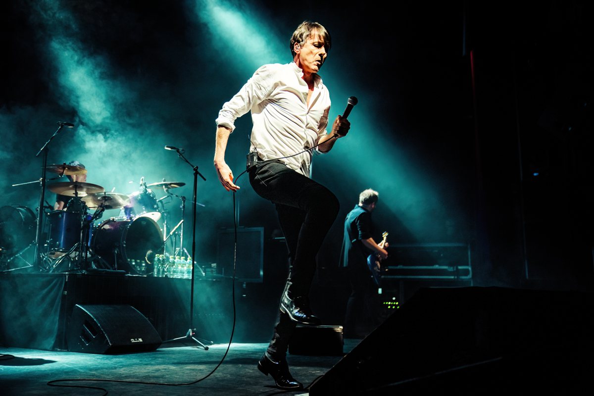 Suede @ Ancienne Belgique, picture 10, photographed by Livia Vaduva - FrontView Magazine