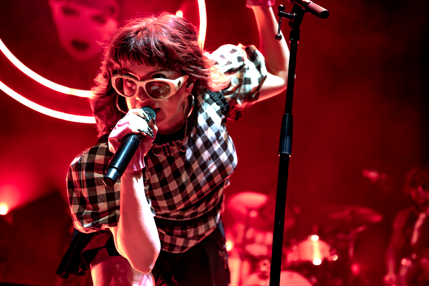CMAT @ Muziekgieterij, picture 8, photographed by Anoek Houben - FrontView Magazine