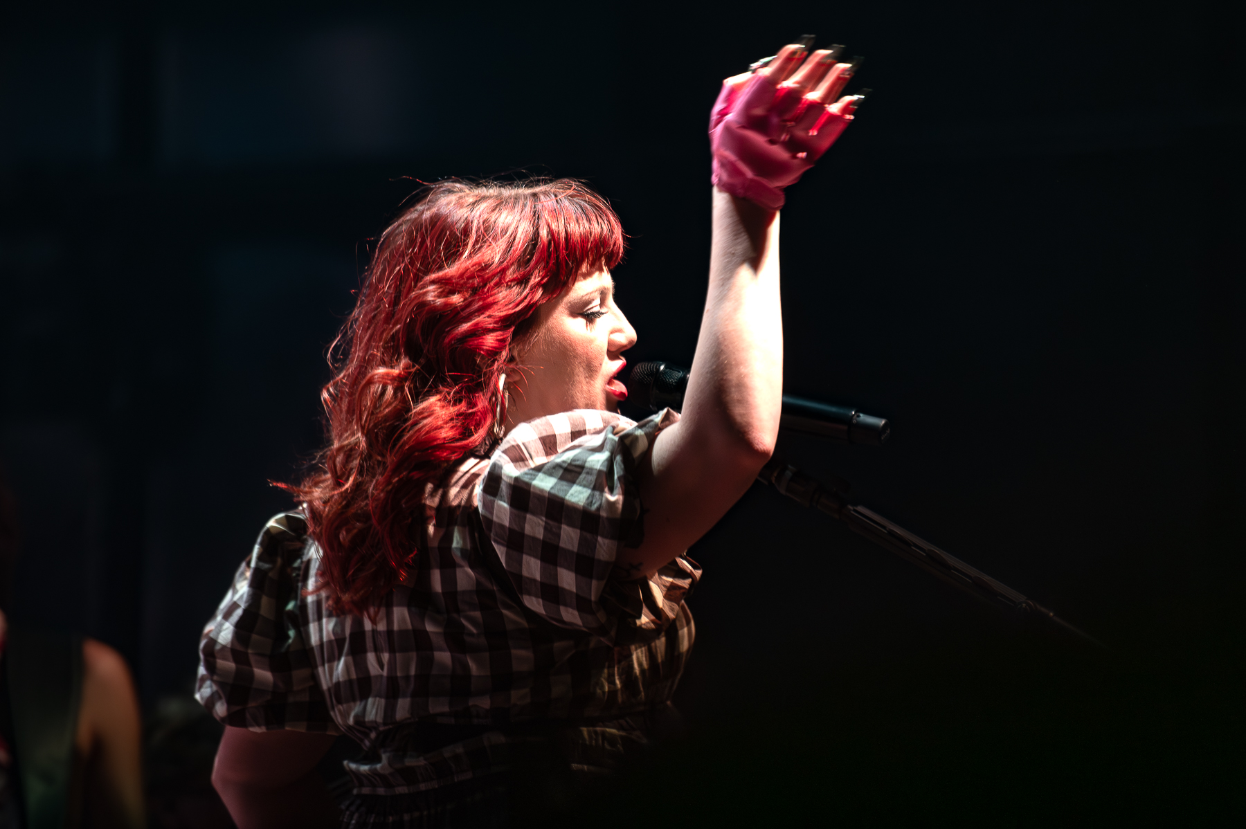 CMAT @ Muziekgieterij, picture 13, photographed by Anoek Houben - FrontView Magazine