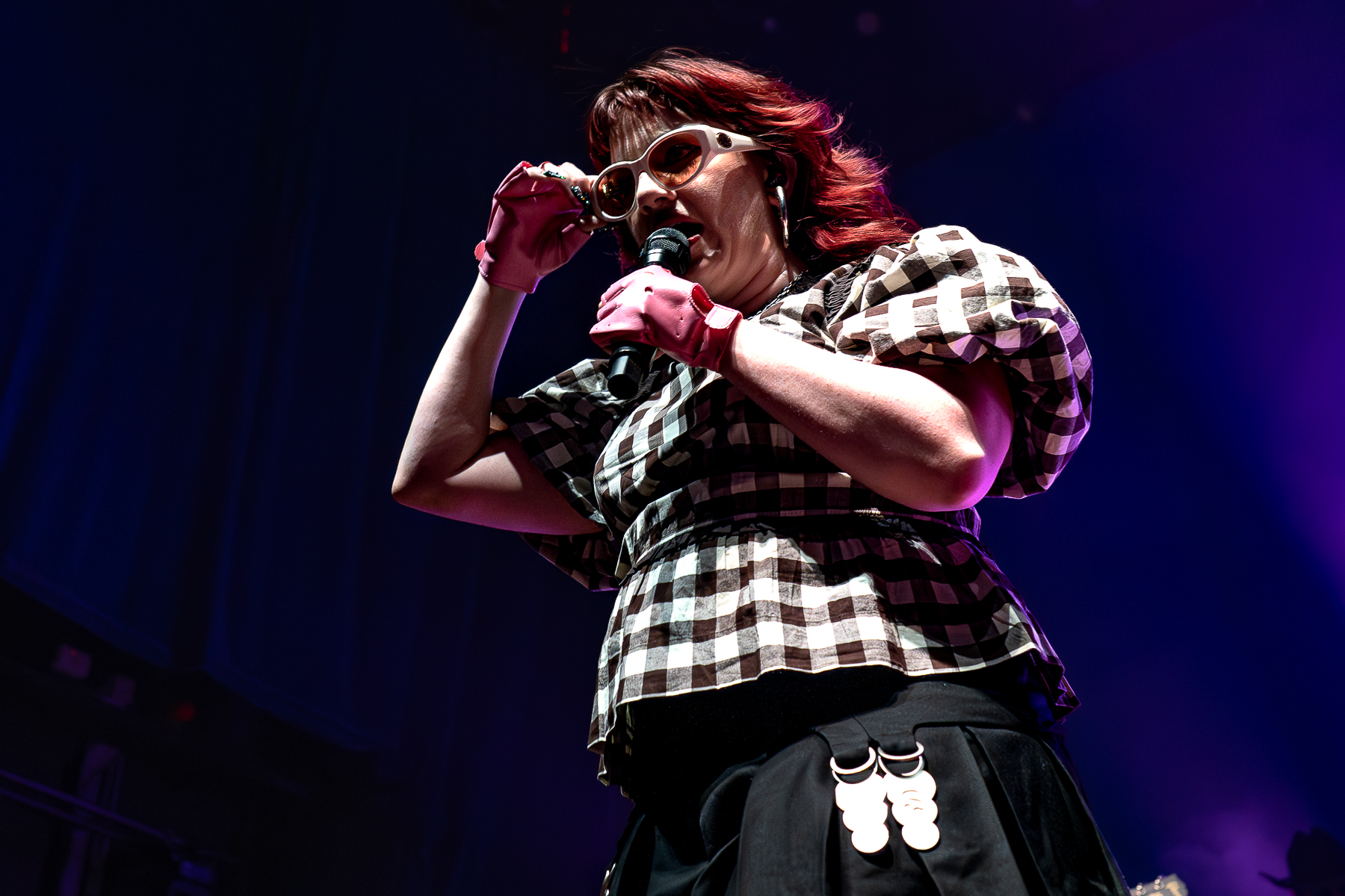 CMAT @ Muziekgieterij, picture 15, photographed by Anoek Houben - FrontView Magazine