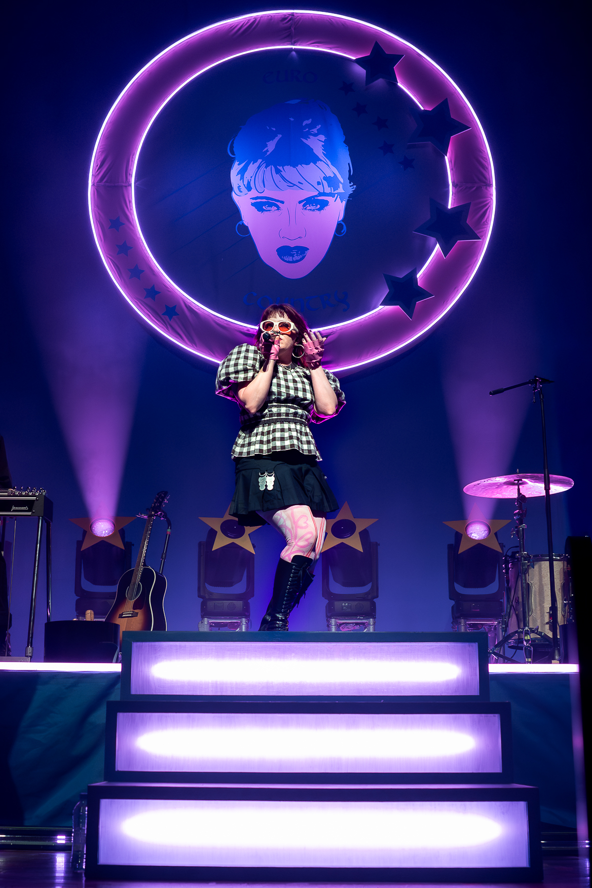 CMAT @ Muziekgieterij, picture 21, photographed by Anoek Houben - FrontView Magazine