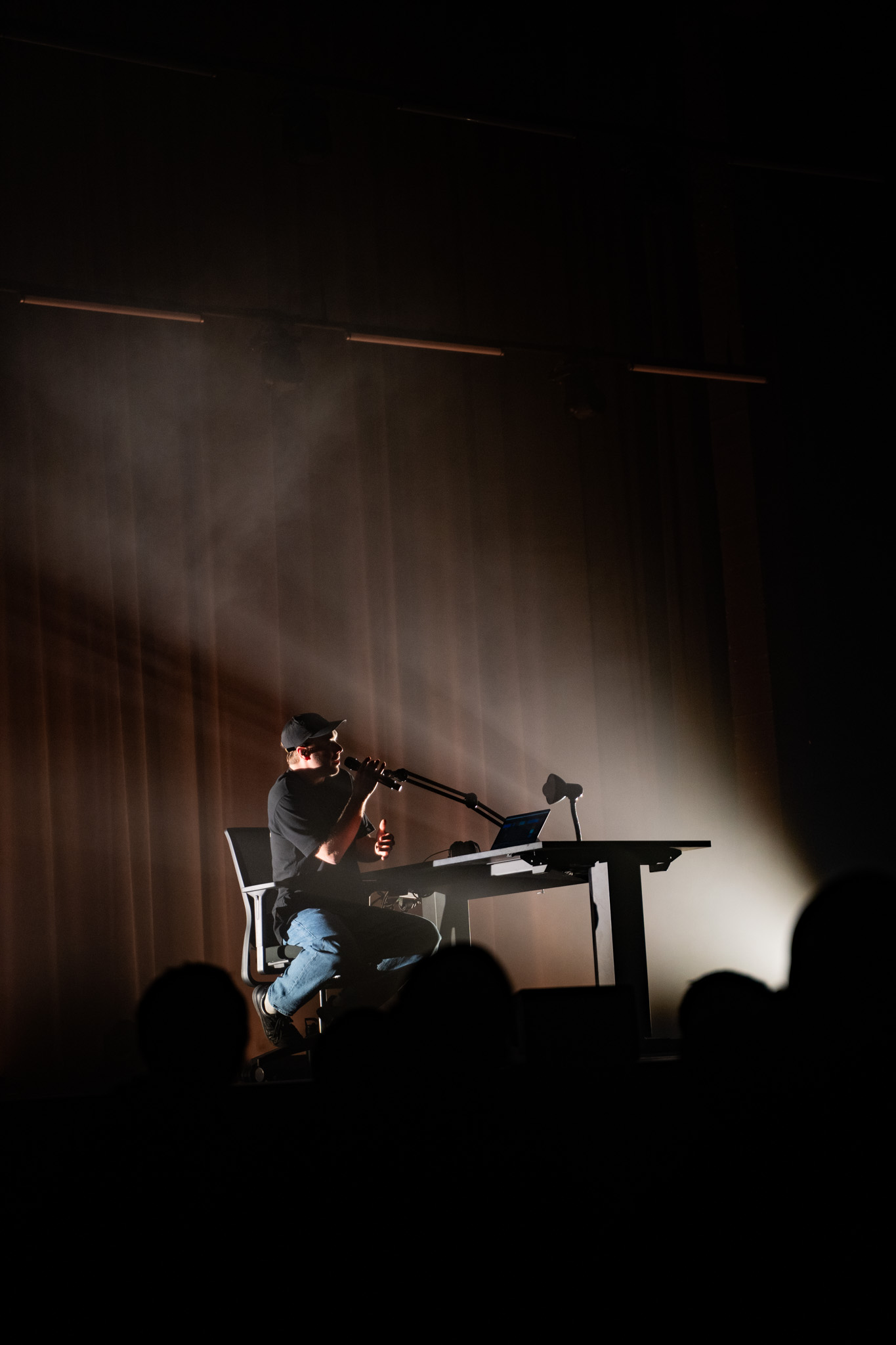 Birhang @ Arenbergschouwburg, foto 3, foto's door Tine Van Daele - FrontView Magazine