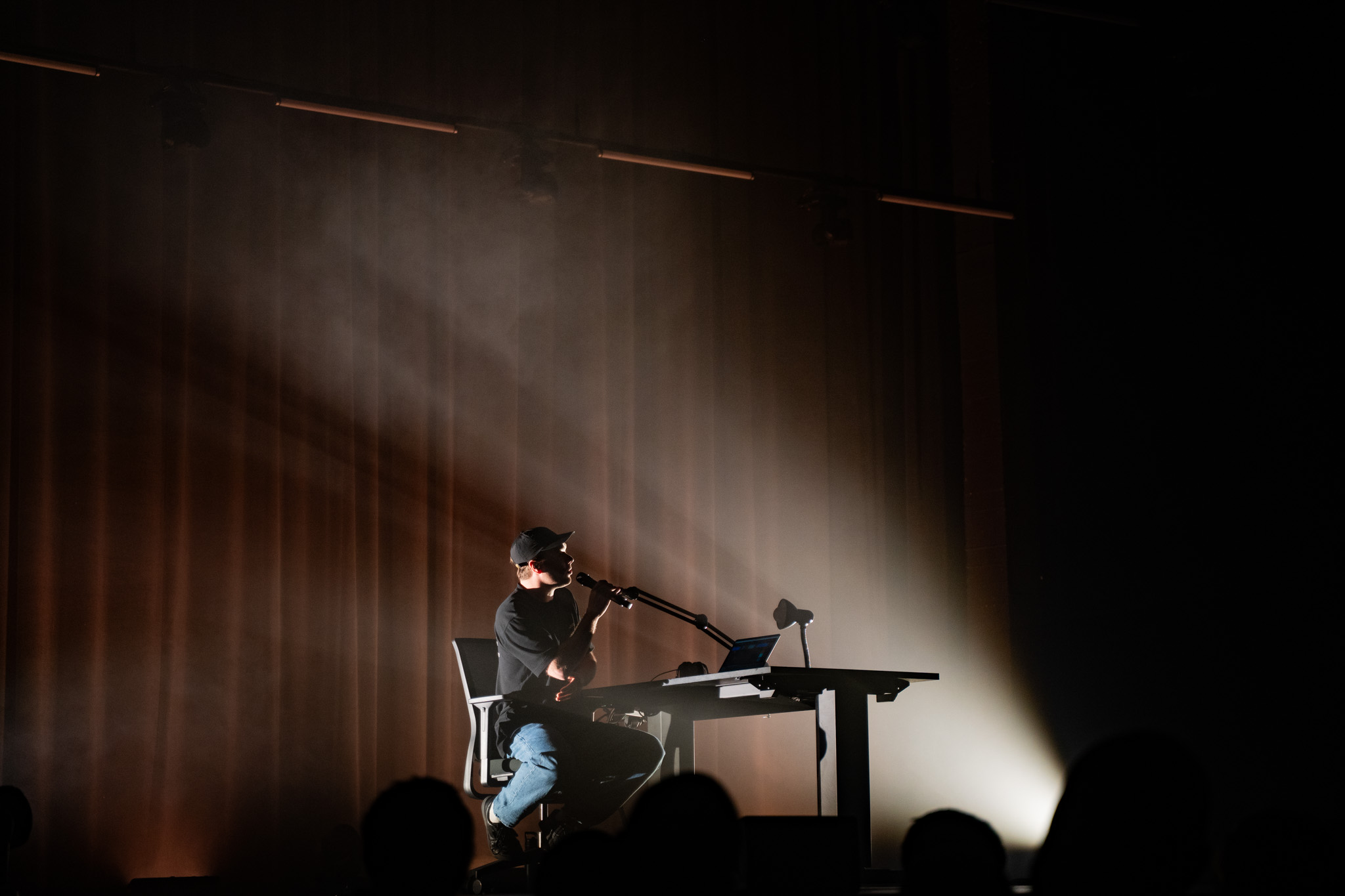 Birhang @ Arenbergschouwburg, foto 4, foto's door Tine Van Daele - FrontView Magazine