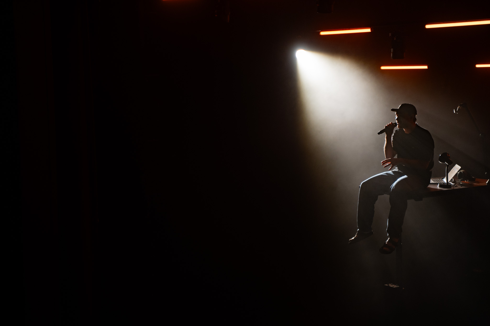 Birhang @ Arenbergschouwburg, foto 7, foto's door Tine Van Daele - FrontView Magazine