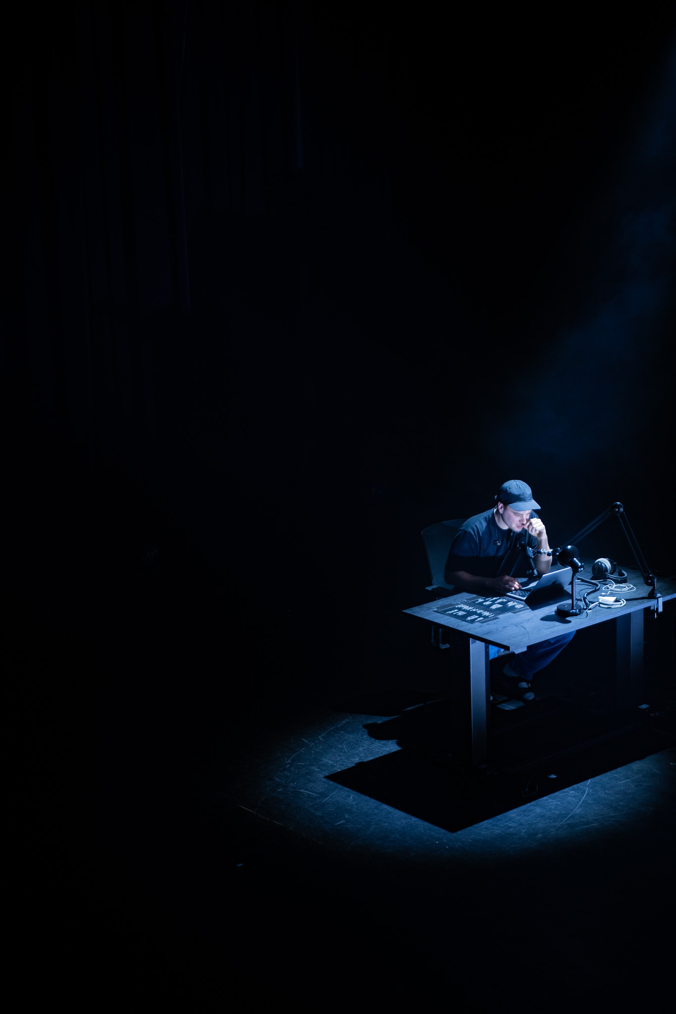 Birhang @ Arenbergschouwburg, foto 10, foto's door Tine Van Daele - FrontView Magazine