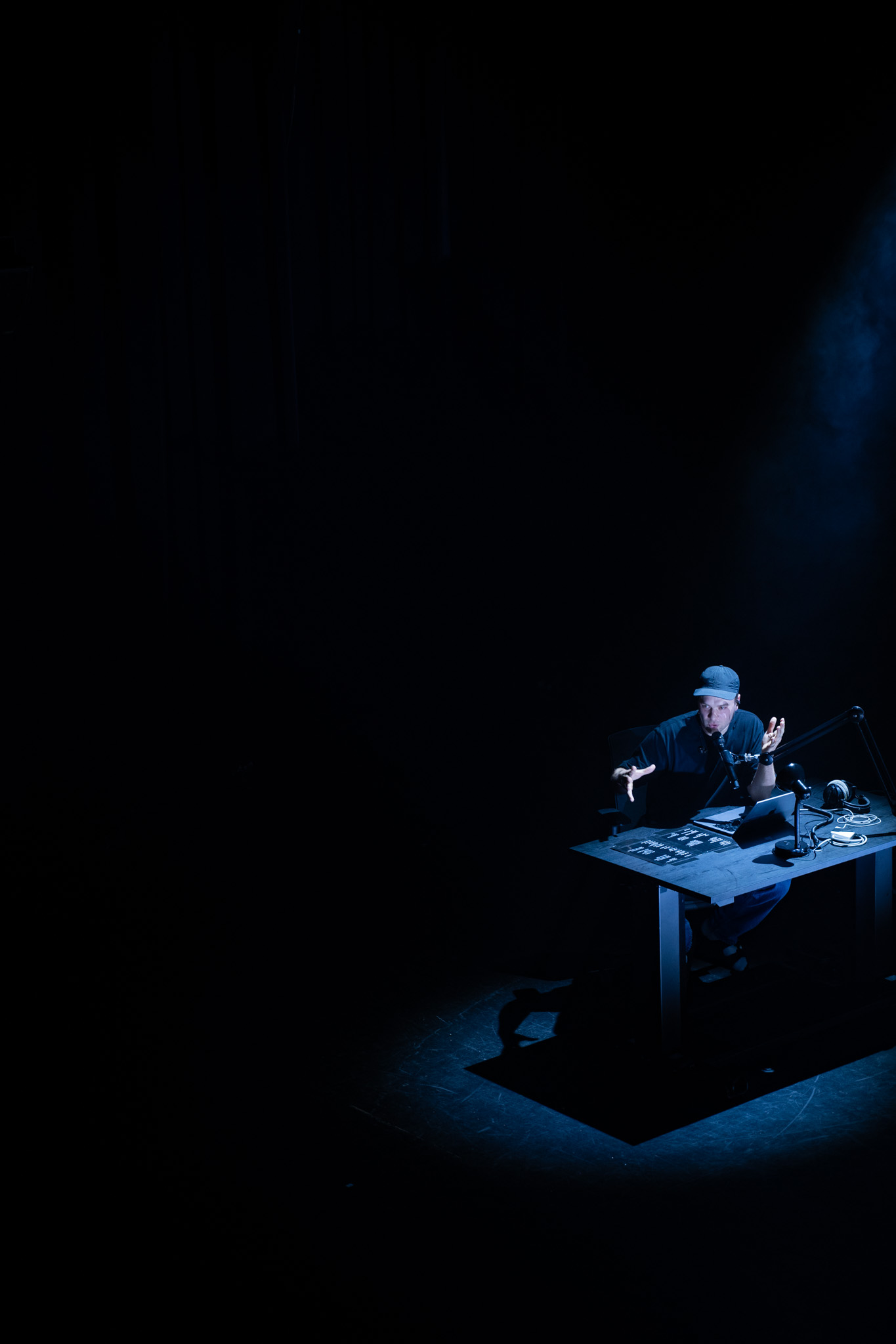 Birhang @ Arenbergschouwburg, foto 11, foto's door Tine Van Daele - FrontView Magazine