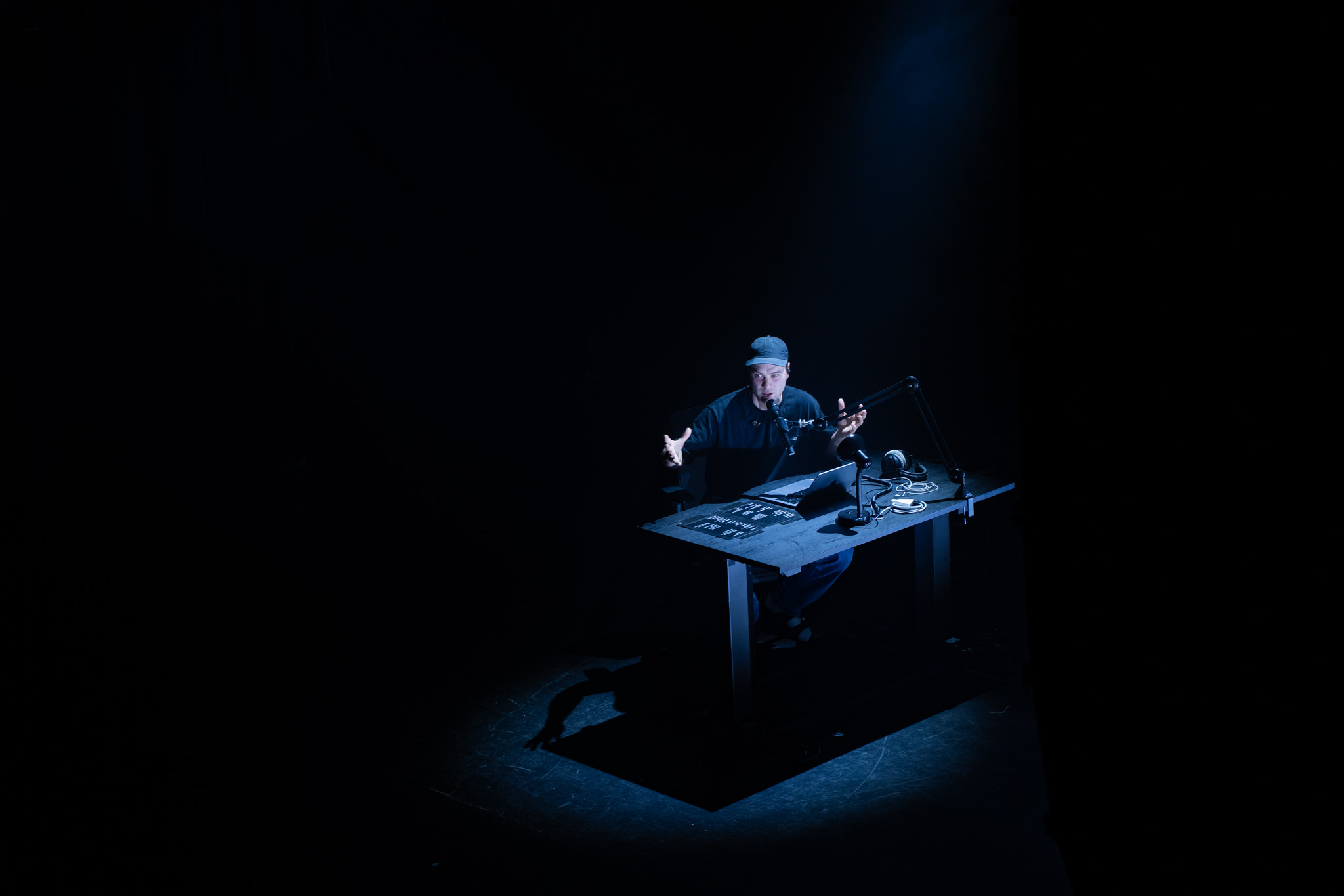 Birhang @ Arenbergschouwburg, foto 12, foto's door Tine Van Daele - FrontView Magazine