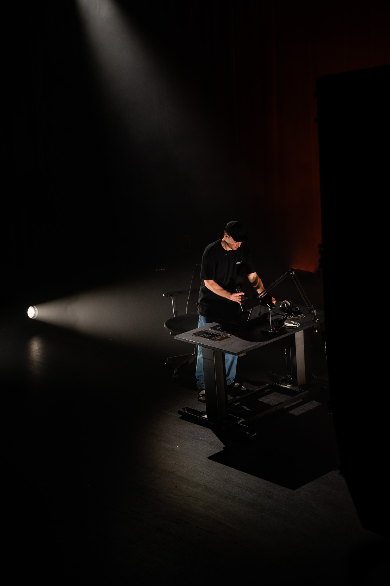 Birhang @ Arenbergschouwburg, foto 18, foto's door Tine Van Daele - FrontView Magazine