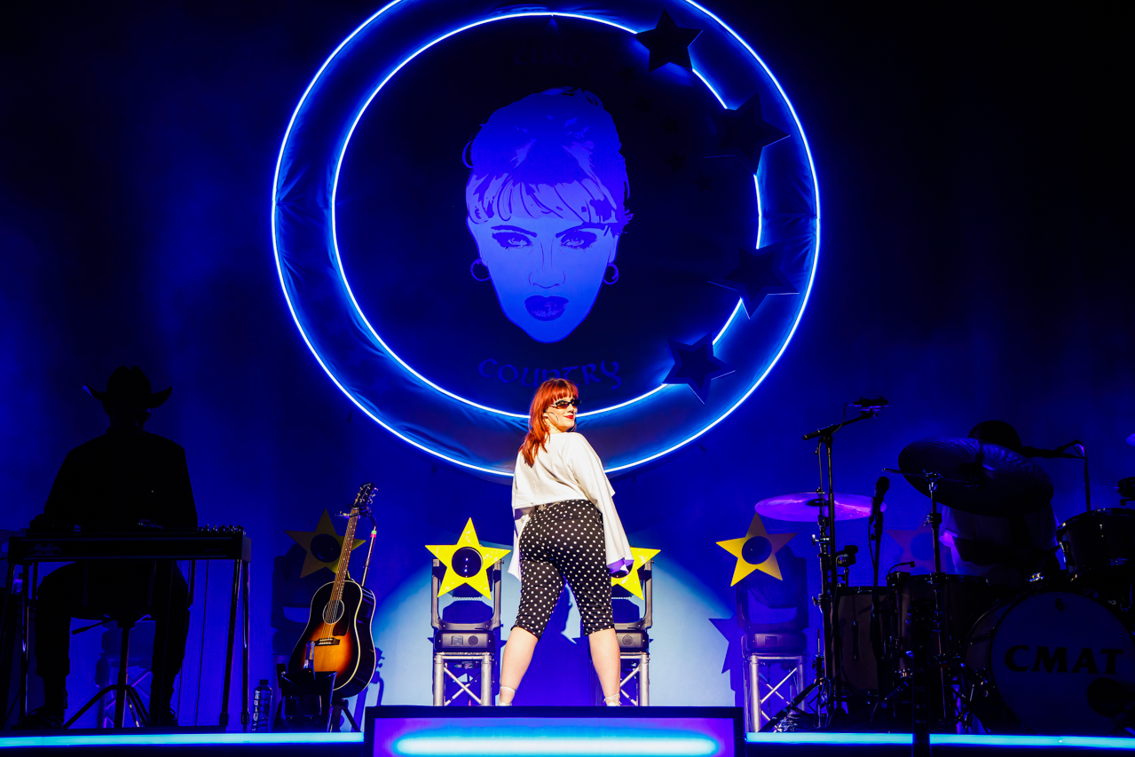 CMAT In concert @ De Roma, picture 1, photographed by Paul Jongeneelen - FrontView Magazine