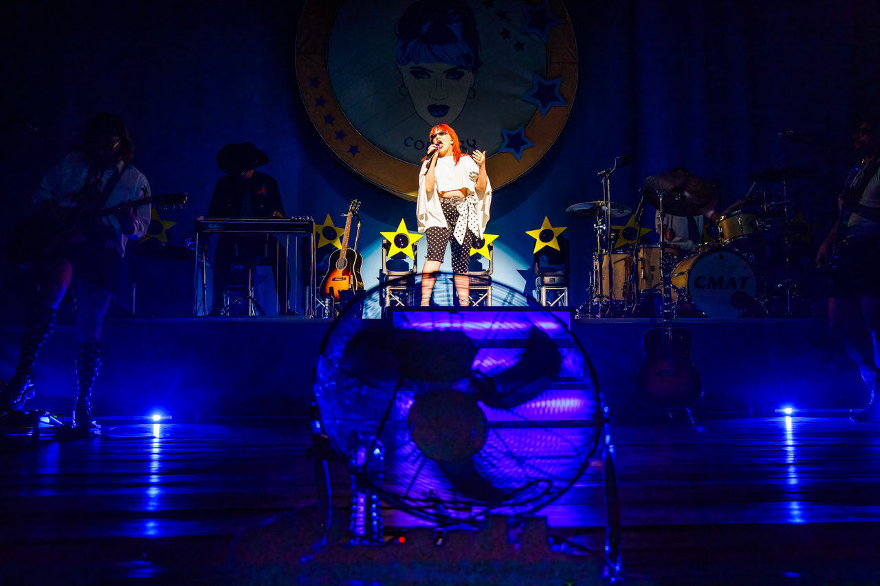 CMAT In concert @ De Roma, picture 5, photographed by Paul Jongeneelen - FrontView Magazine