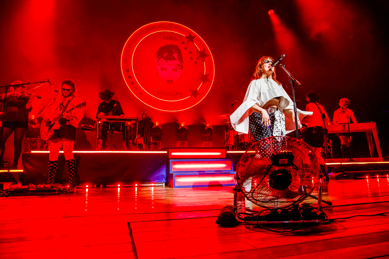 CMAT In concert @ De Roma, picture 7, photographed by Paul Jongeneelen - FrontView Magazine