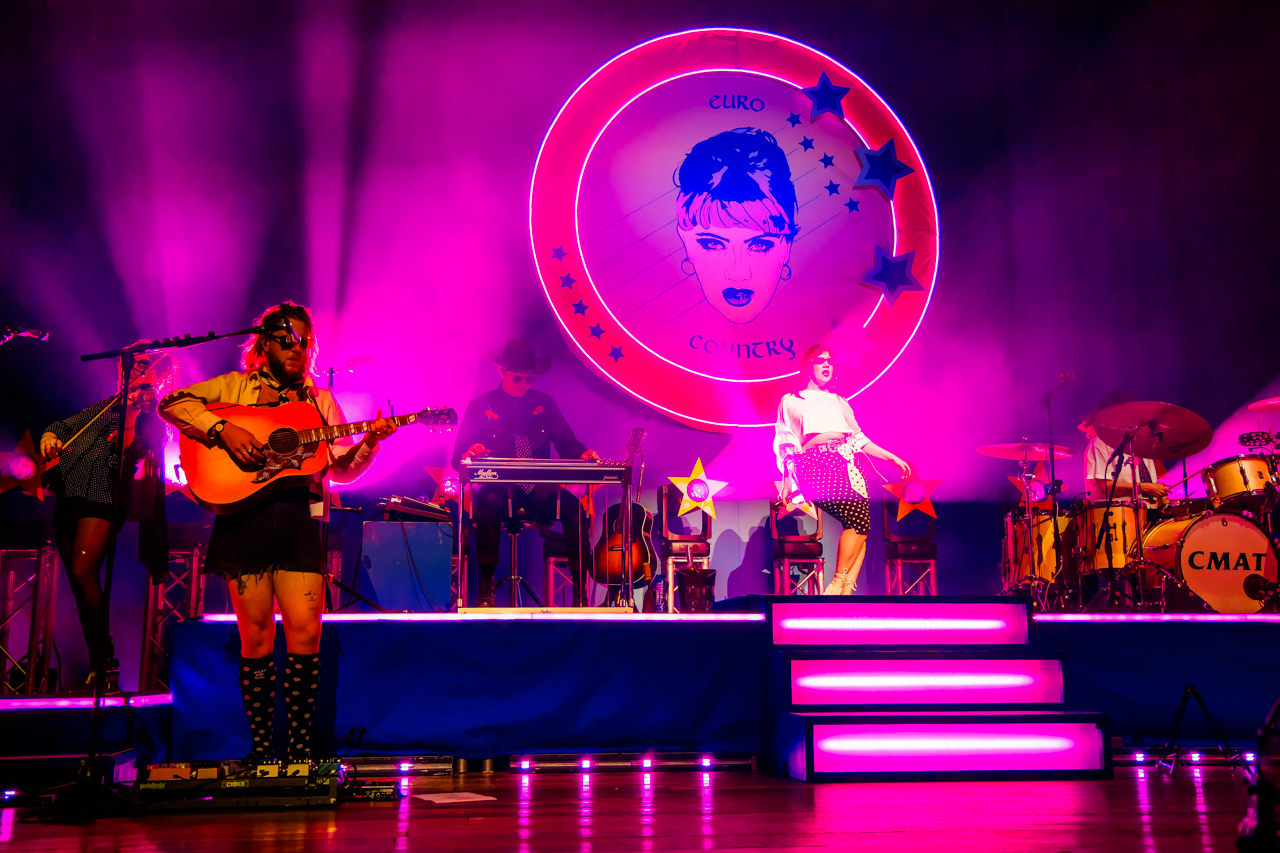 CMAT In concert @ De Roma, picture 11, photographed by Paul Jongeneelen - FrontView Magazine