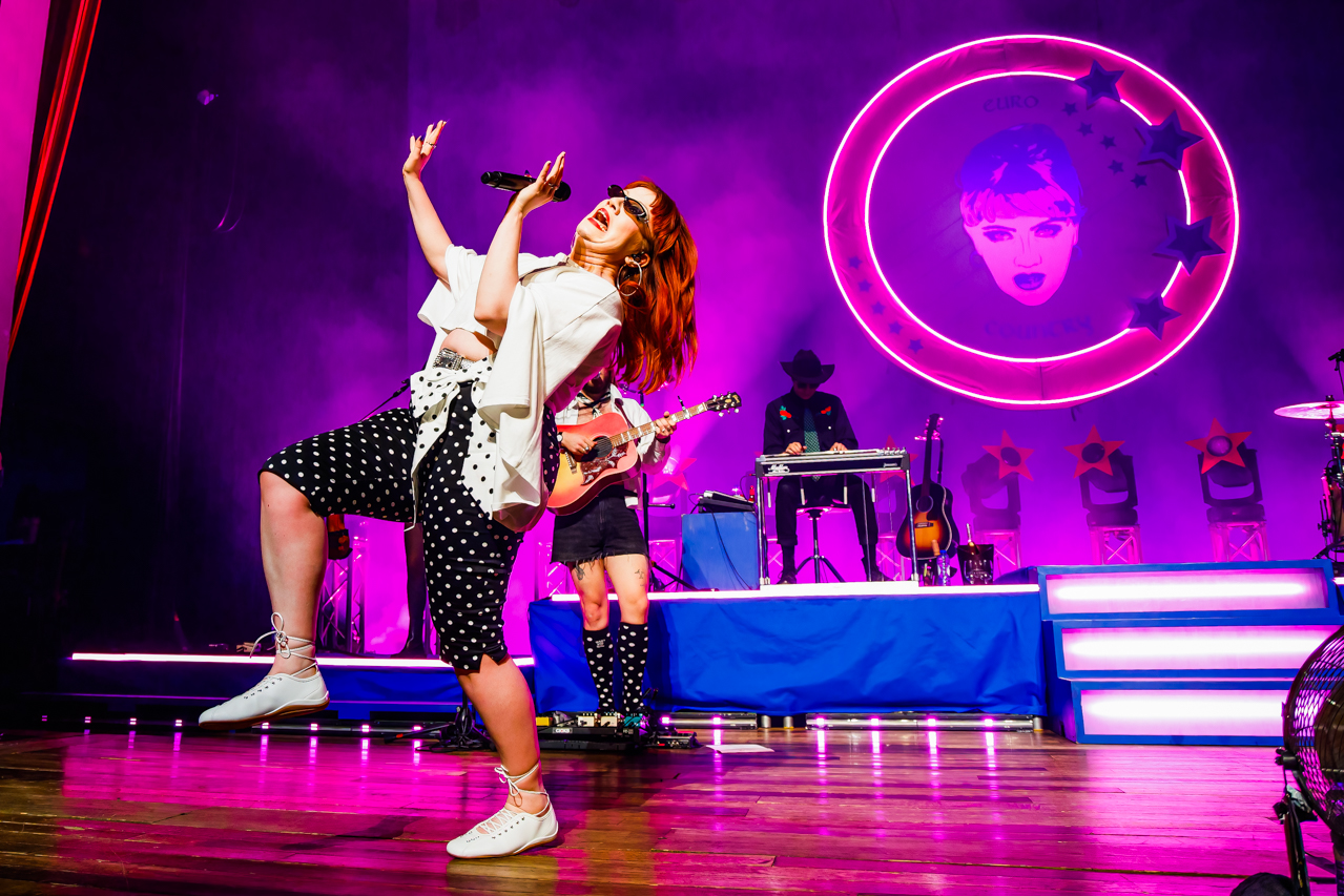CMAT In concert @ De Roma, picture 13, photographed by Paul Jongeneelen - FrontView Magazine