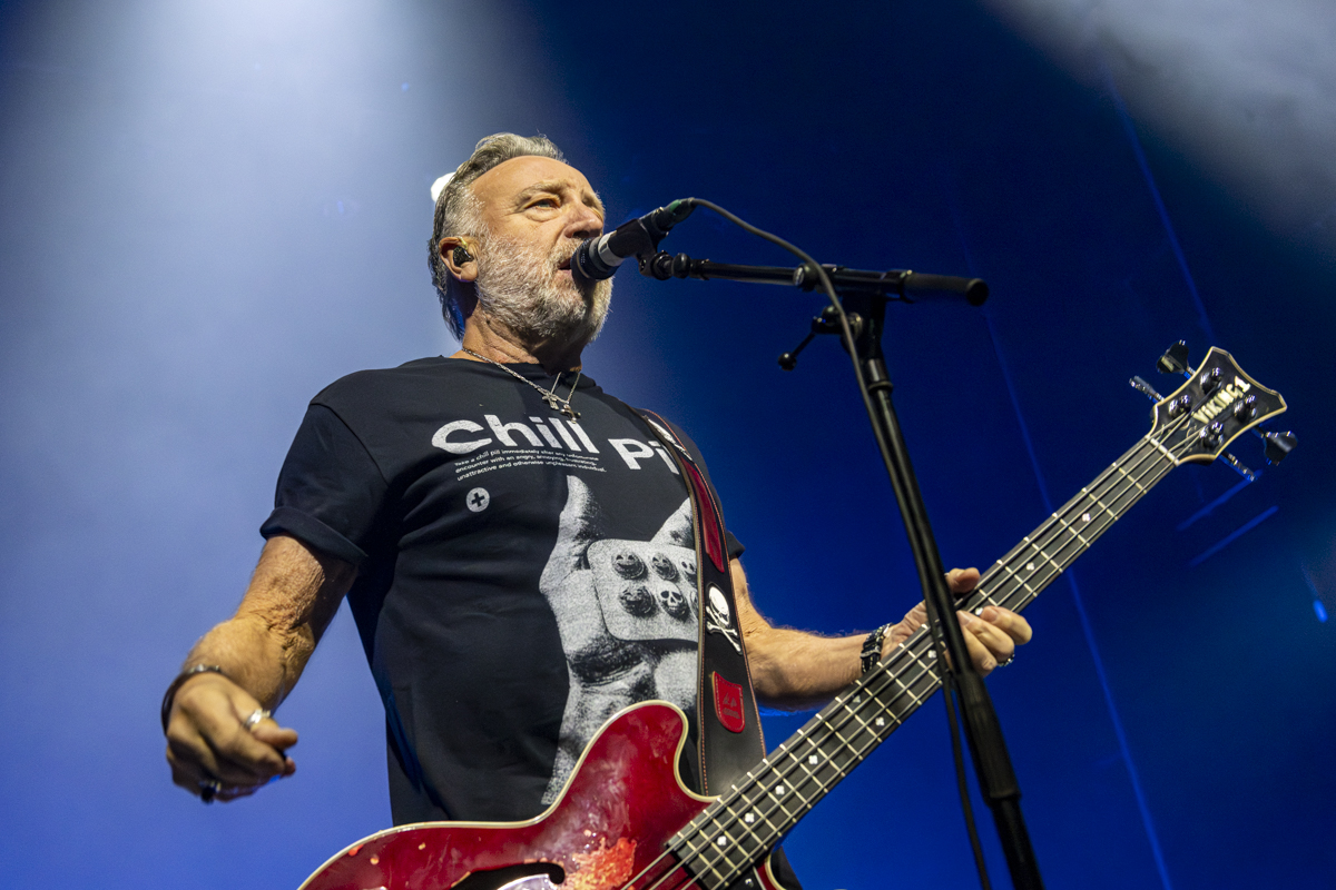 Peter Hook & The Light @ Ancienne Belgique, picture 1, photographed by Bart Janssens - FrontView Magazine