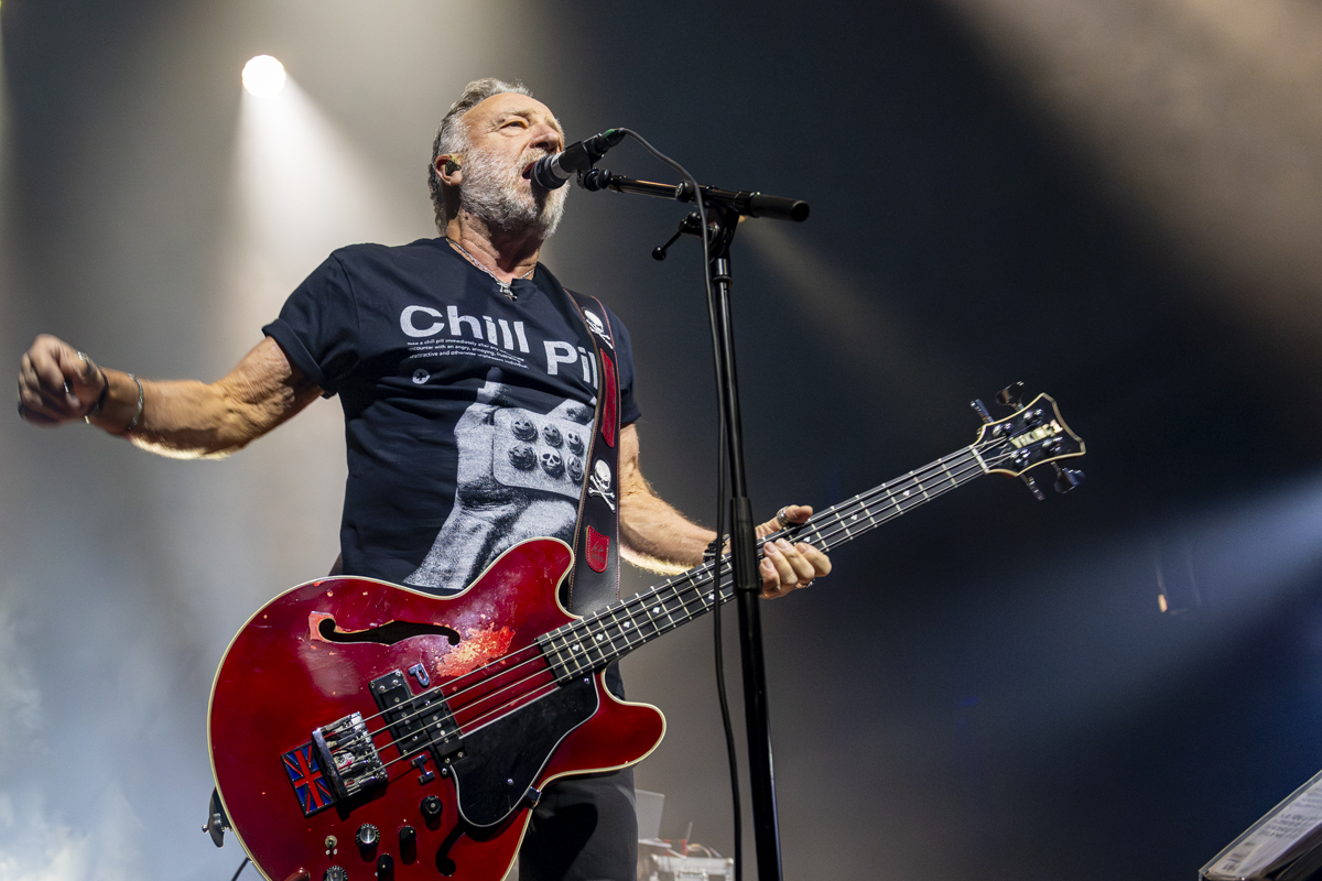 Peter Hook & The Light @ Ancienne Belgique, picture 9, photographed by Bart Janssens - FrontView Magazine