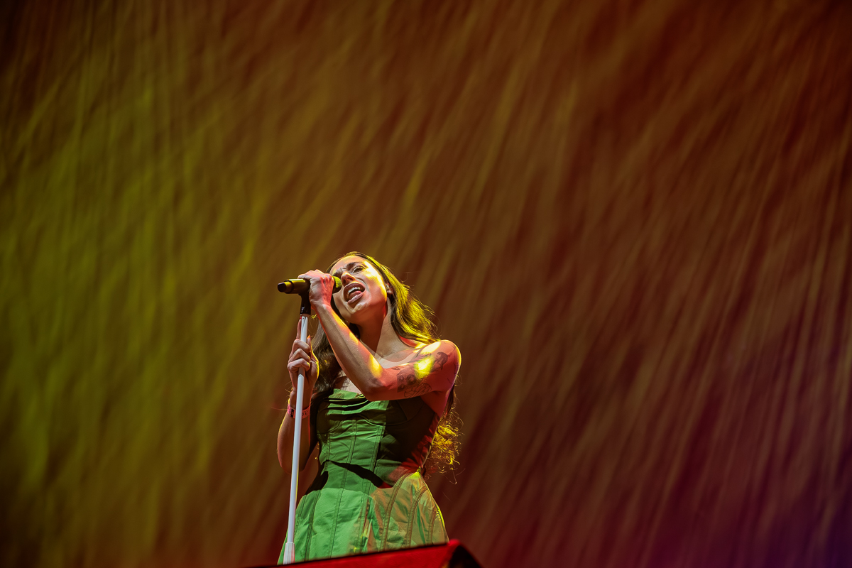 Nona @ Paaspop 2026, picture 3, photographed by Peter Smet - FrontView Magazine