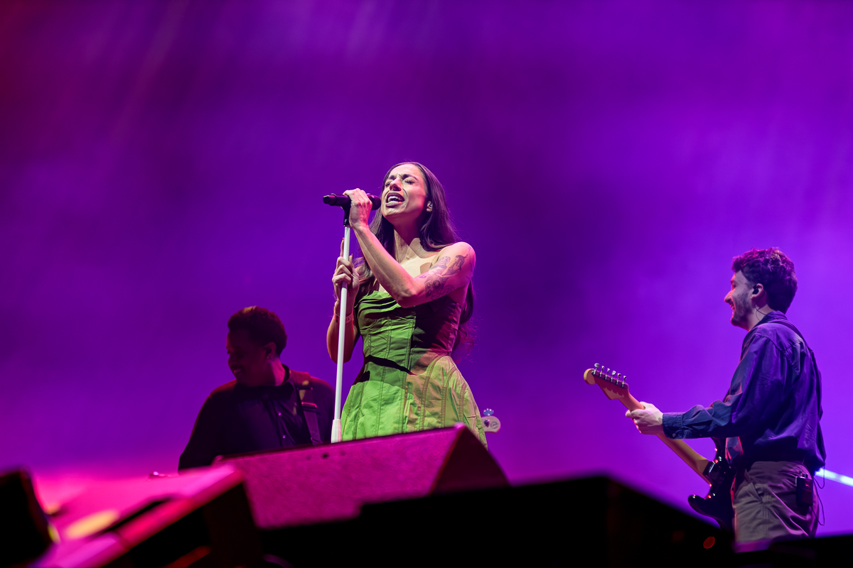 Nona @ Paaspop 2026, picture 9, photographed by Peter Smet - FrontView Magazine