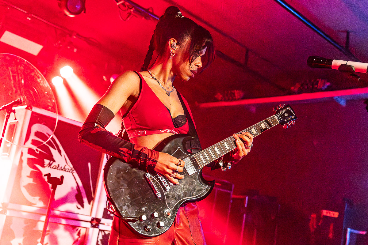 Nova Twins @ Trix, picture 2, photographed by Marc Verdonck - FrontView Magazine