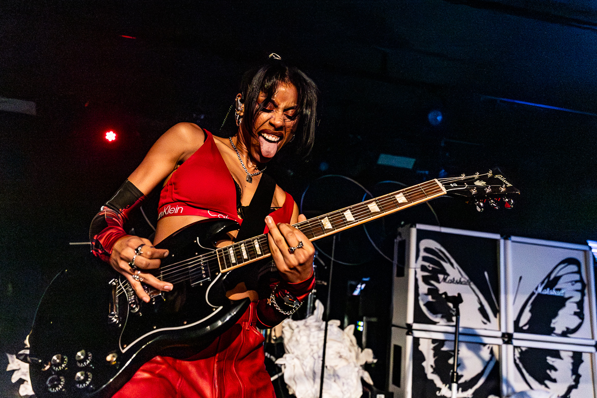 Nova Twins @ Trix, picture 6, photographed by Marc Verdonck - FrontView Magazine