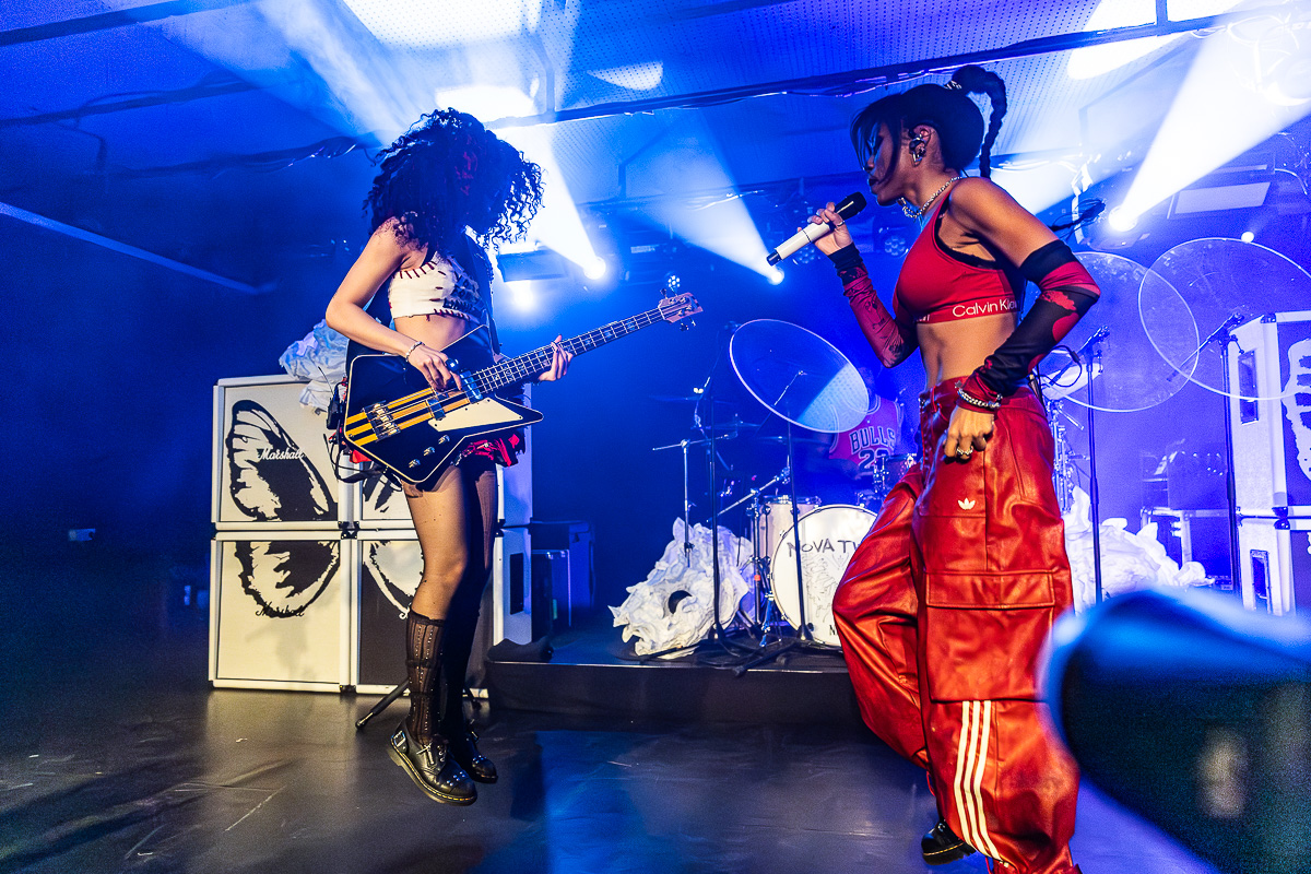 Nova Twins @ Trix, picture 10, photographed by Marc Verdonck - FrontView Magazine