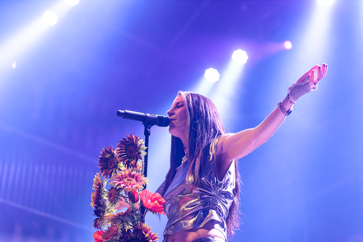 Charlotte Wessels @ Paaspop 2026, foto 17, foto's door Peter Smet - FrontView Magazine