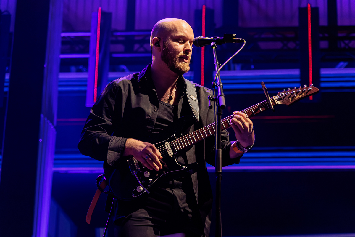 Josua Peter @ Paaspop 2026, picture 3, photographed by Peter Smet - FrontView Magazine