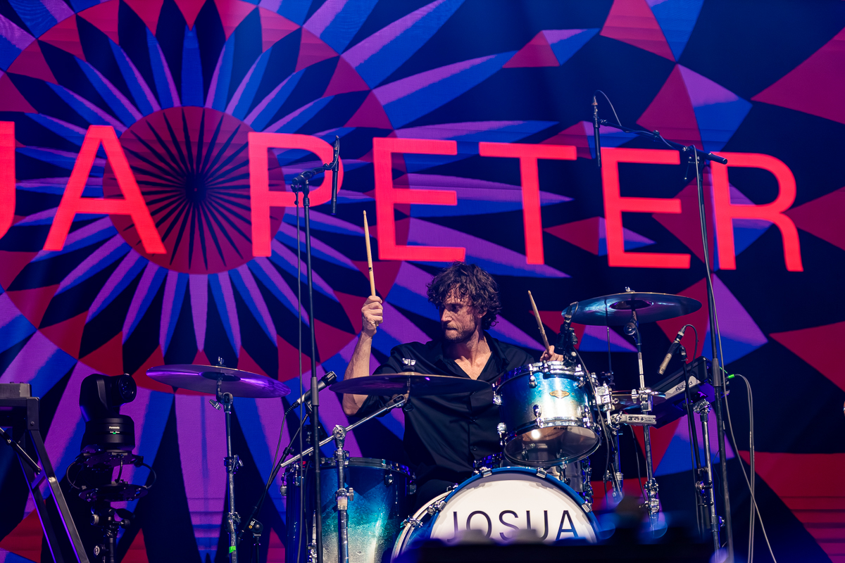 Josua Peter @ Paaspop 2026, picture 9, photographed by Peter Smet - FrontView Magazine