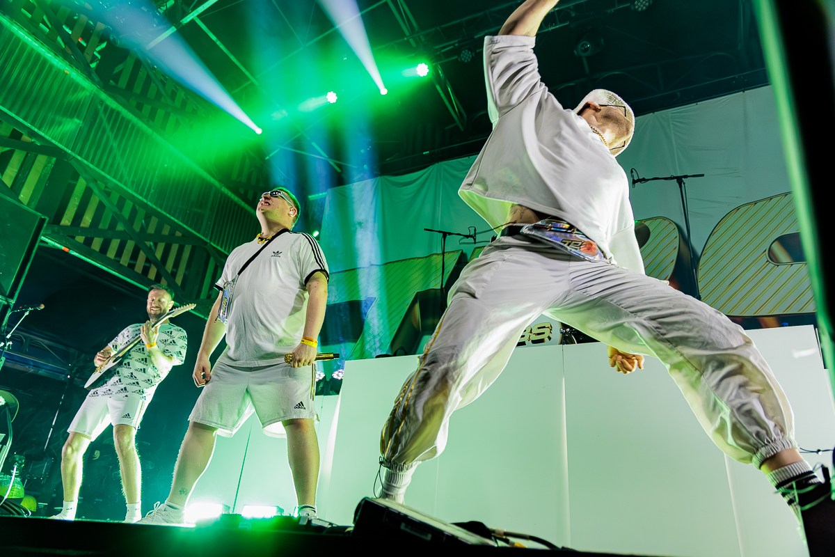 The Butcher Sisters @ Paaspop 2026, picture 4, photographed by Peter Smet - FrontView Magazine