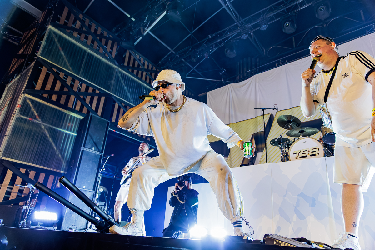 The Butcher Sisters @ Paaspop 2026, picture 6, photographed by Peter Smet - FrontView Magazine