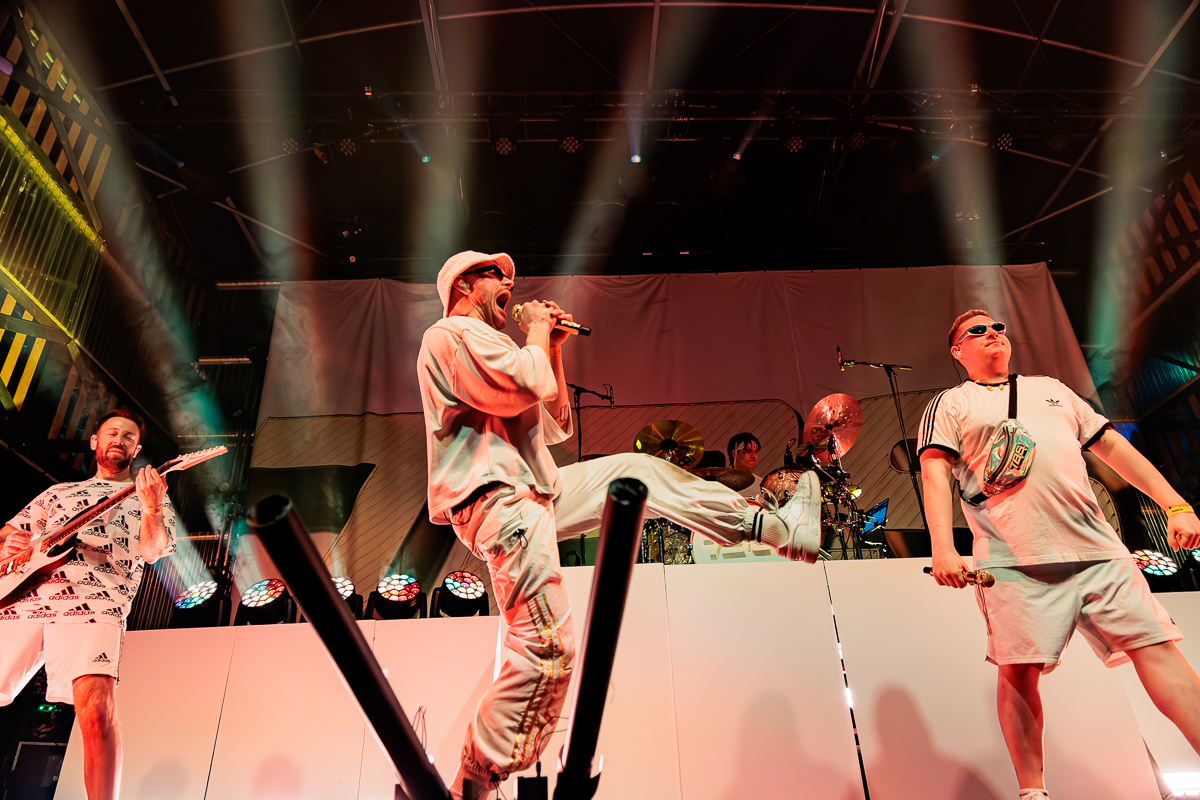 The Butcher Sisters @ Paaspop 2026, picture 8, photographed by Peter Smet - FrontView Magazine