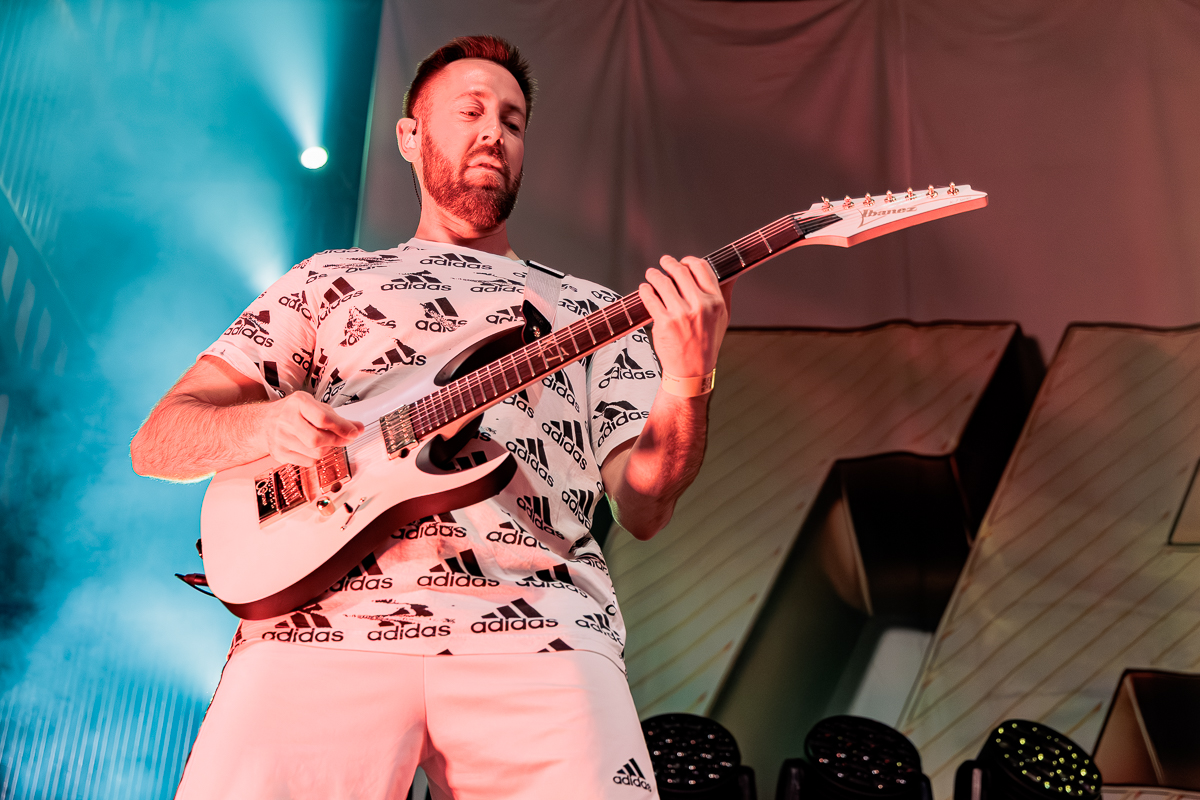 The Butcher Sisters @ Paaspop 2026, picture 10, photographed by Peter Smet - FrontView Magazine
