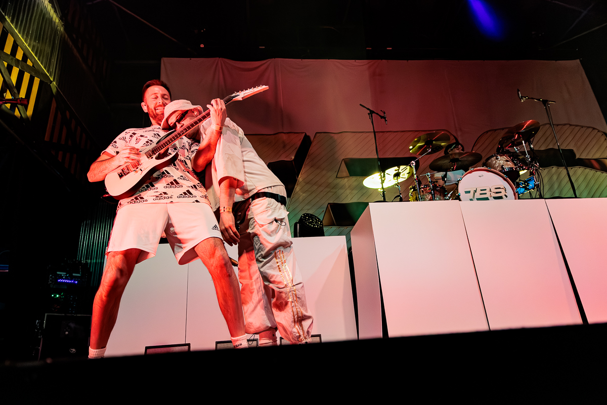 The Butcher Sisters @ Paaspop 2026, picture 11, photographed by Peter Smet - FrontView Magazine